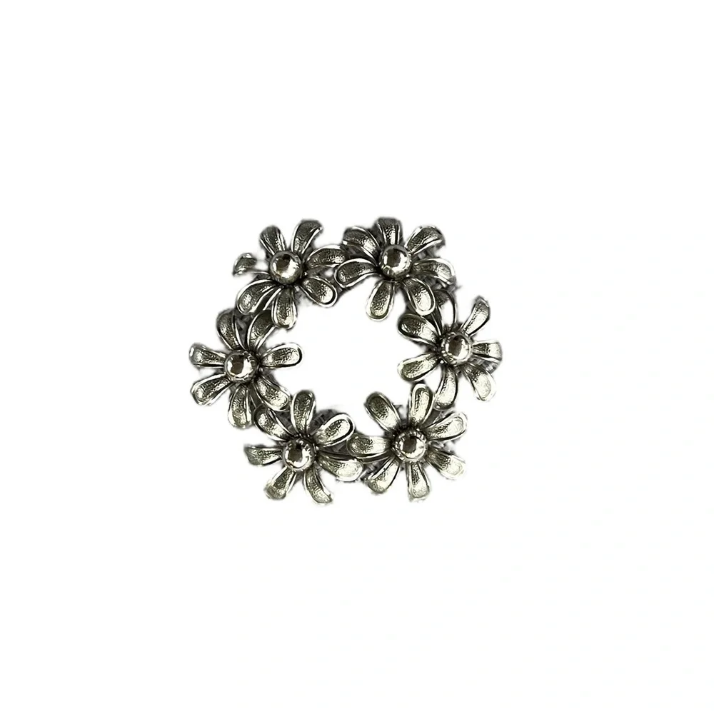 Vintage Silver Tone Daisy Floral Brooch Pin – Round Wreath Design
